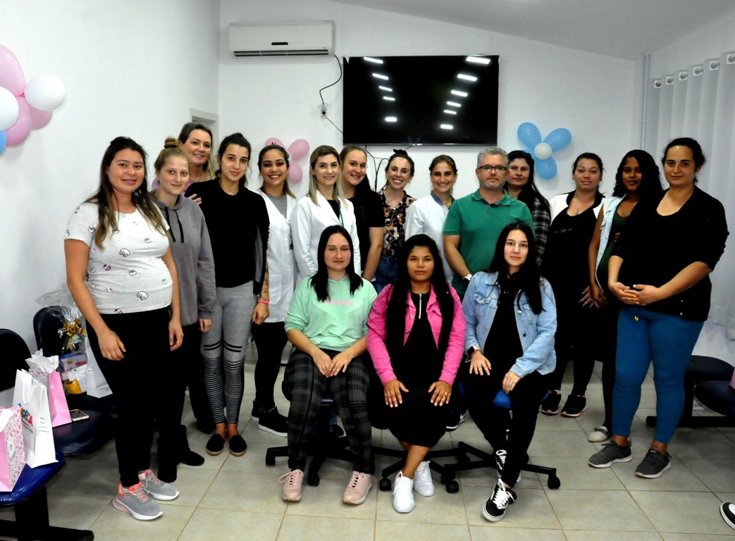 Secretaria de Saúde conclui primeiro curso de gestante de 2023 e realiza entrega kits maternidade