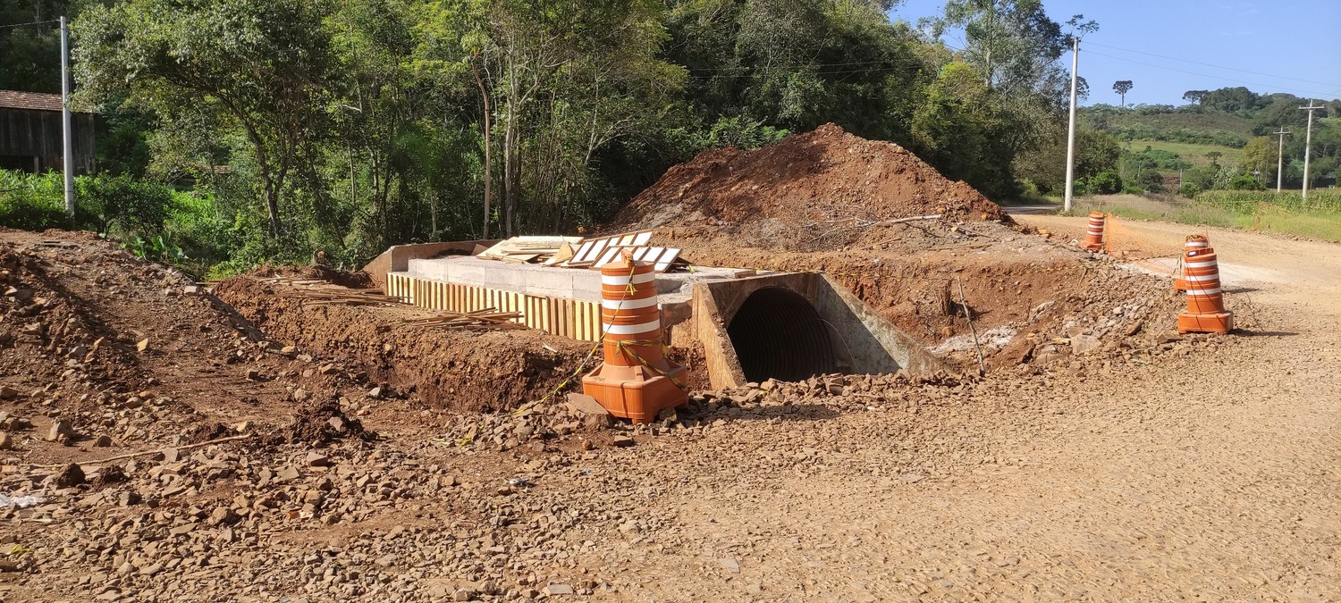 Seguem trabalhos de recuperação no trecho da ERS 420 em Aratiba