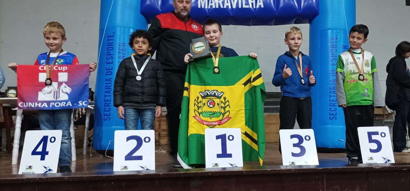 Xadrez de Aratiba conquista torneio na categoria sub 8 em Santa Catarina