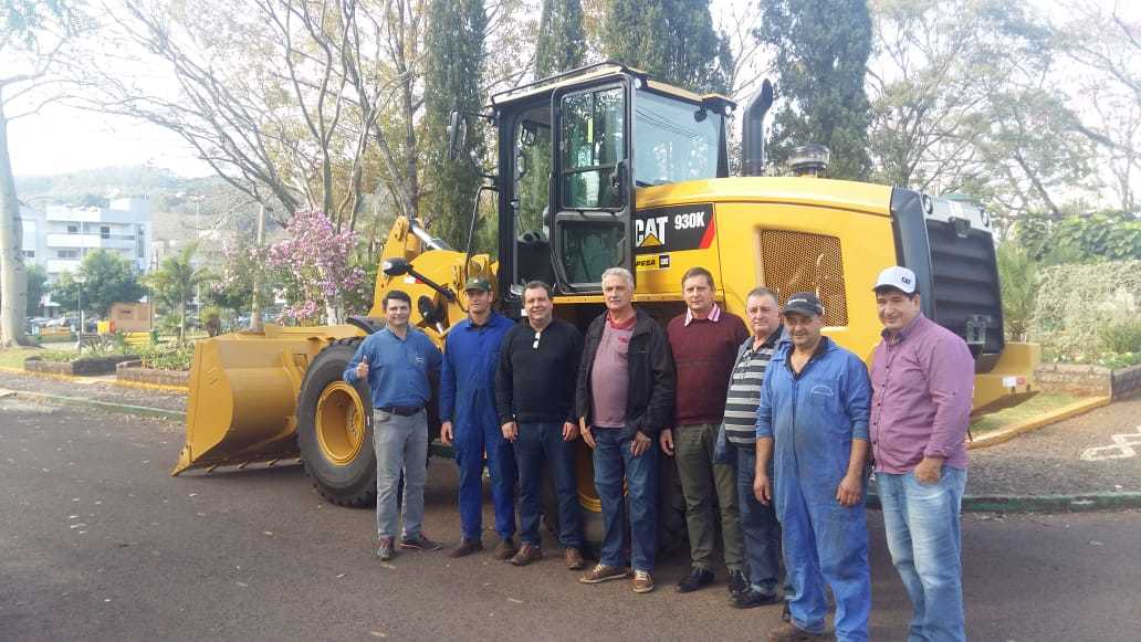 Prefeitura Municipal de Aratiba adquire Pá Carregadeira Caterpillar para equipar o parque de máquinas.