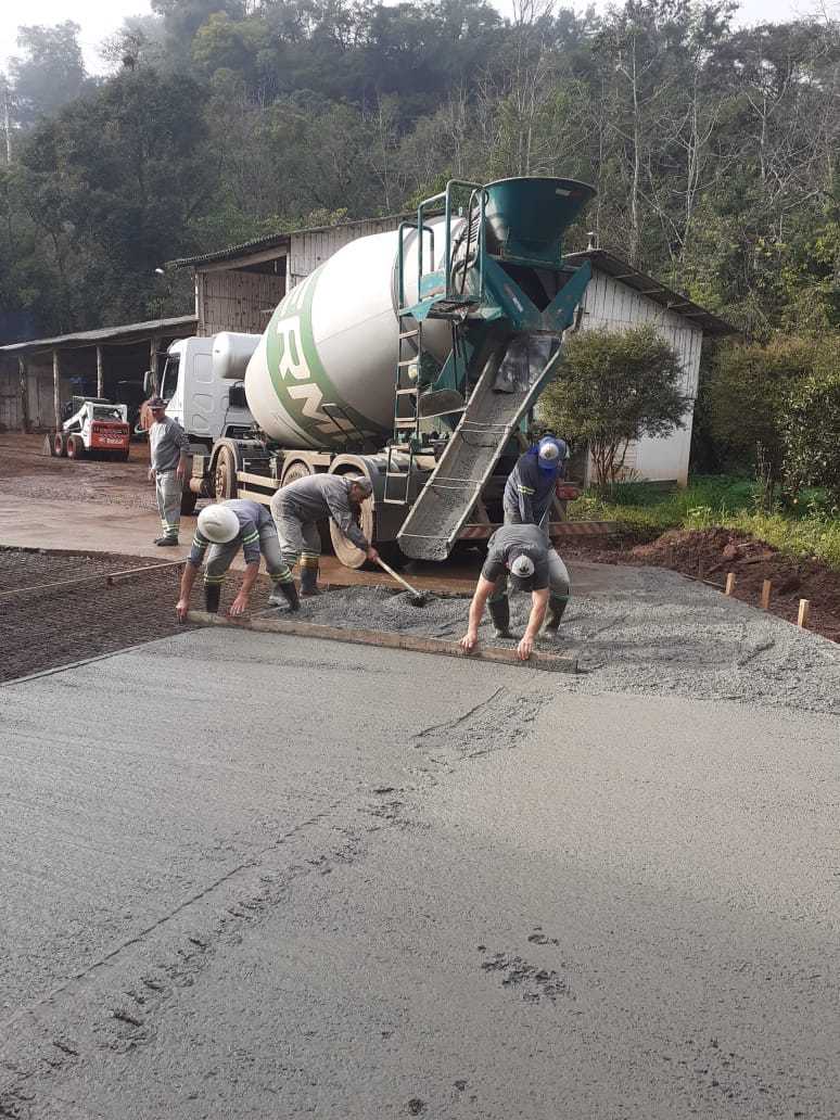 Administração Municipal melhora pátio do Parque de Máquinas