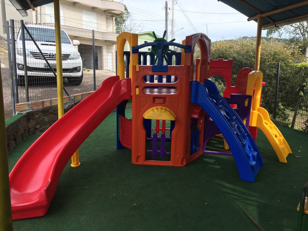 CPM da Escola de Educação Infantil Pingo de Gente, adquire playground para as crianças da Educação Infantil.