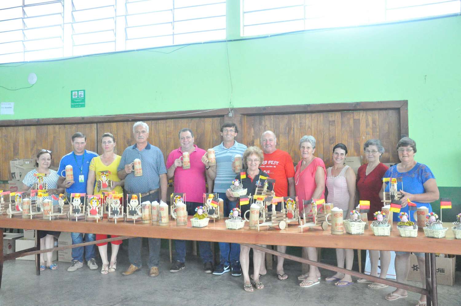 Entrega da decoração típica para a festa do Kerb 2019 de Dourado