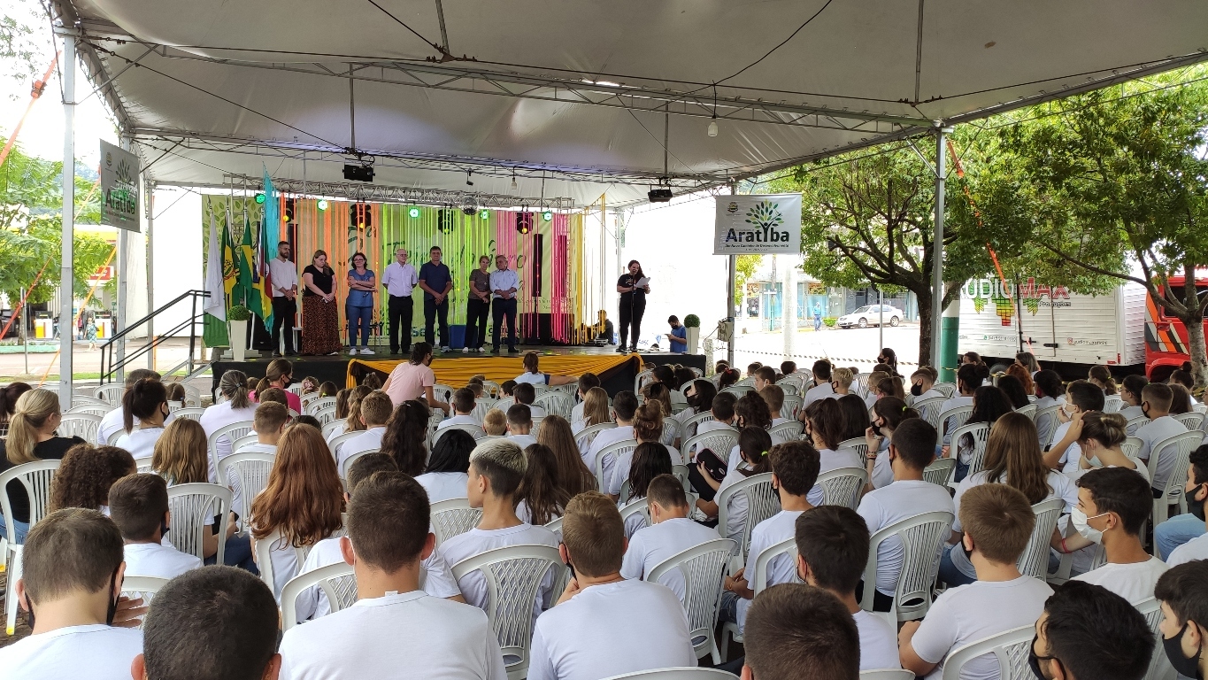 Feira do Livro de Aratiba tem primeiro dia bastante movimentado