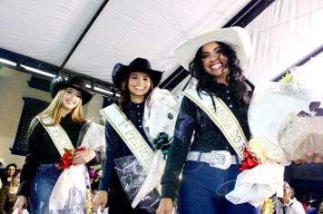 É OFICIAL! Nossa Rainha e princesas foram coroadas.