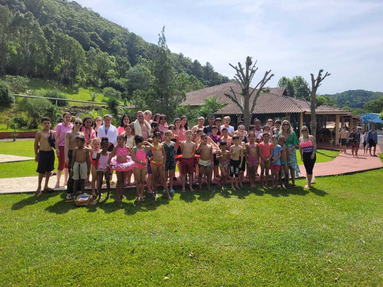 Crianças e adolescentes SCFV participam da integração de final de ano