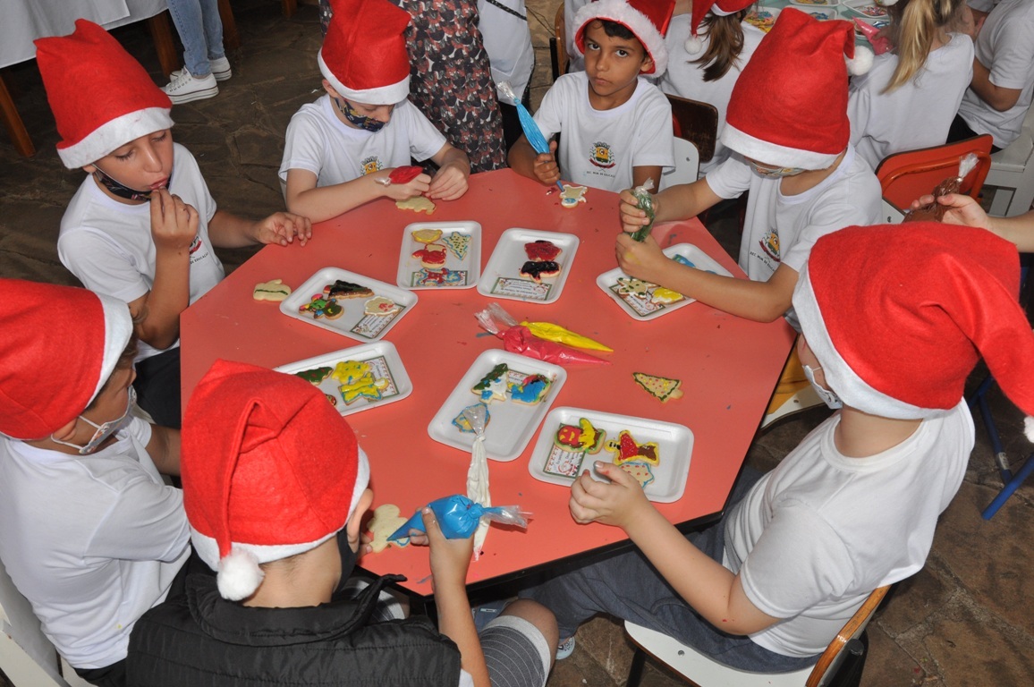 Prefeitura de Aratiba incentiva produção de bolachas e chocolate para o Natal