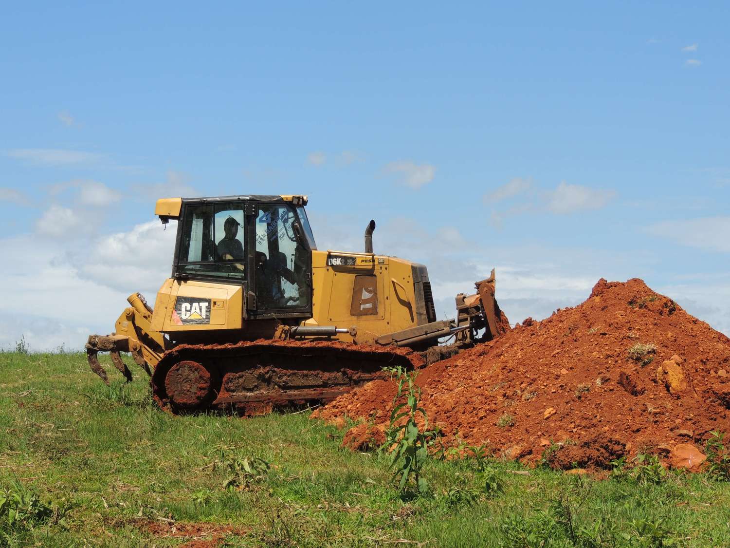 Prefeitura de Aratiba investe na contratação de máquinas para fazer serviços nas propriedades rurais