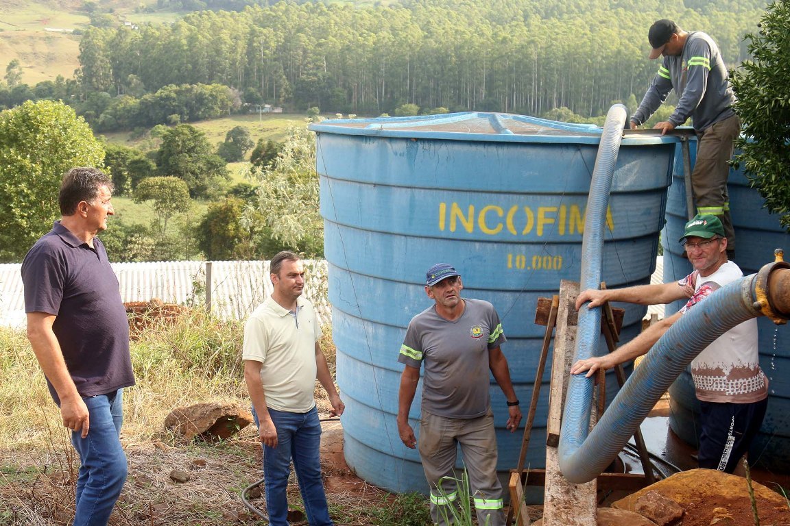 Prefeito em exercício acompanha obras e situação da estiagem